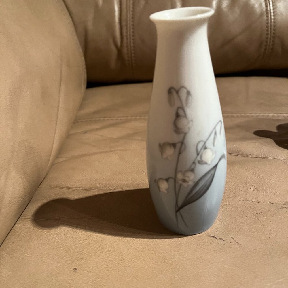 Beautiful Bing & Grondahl Denmark Lily Of Valley Porcelain Vase 5.25”